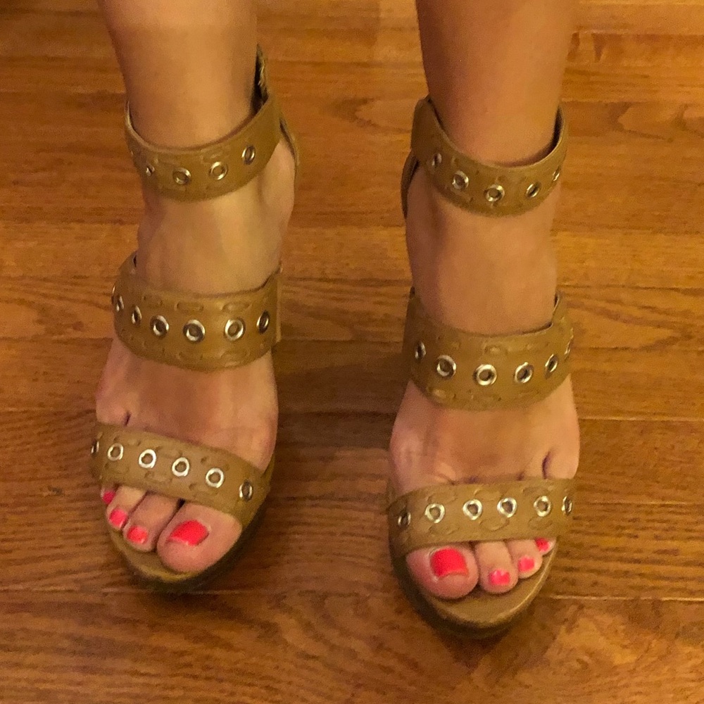 BCBG Wedges